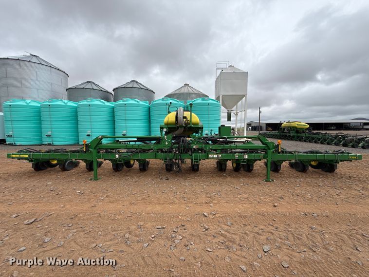 image for item ET6049 2018 John Deere 1725C Exact Emerge planter