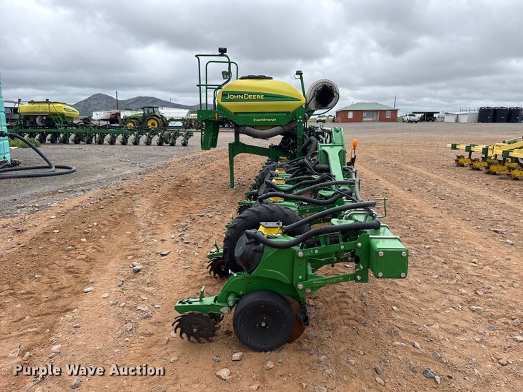 image for item ET6049 2018 John Deere 1725C Exact Emerge planter