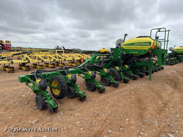 image for item ET6049 2018 John Deere 1725C Exact Emerge planter