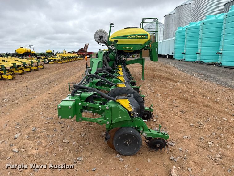 image for item ET6049 2018 John Deere 1725C Exact Emerge planter