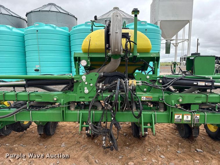 image for item ET6049 2018 John Deere 1725C Exact Emerge planter