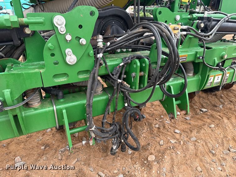 image for item ET6049 2018 John Deere 1725C Exact Emerge planter