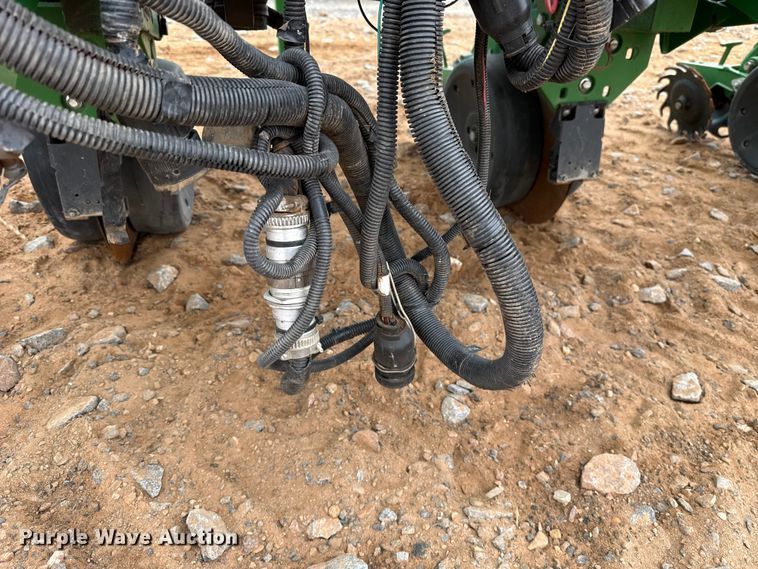 image for item ET6049 2018 John Deere 1725C Exact Emerge planter