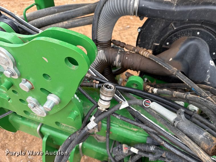 image for item ET6049 2018 John Deere 1725C Exact Emerge planter