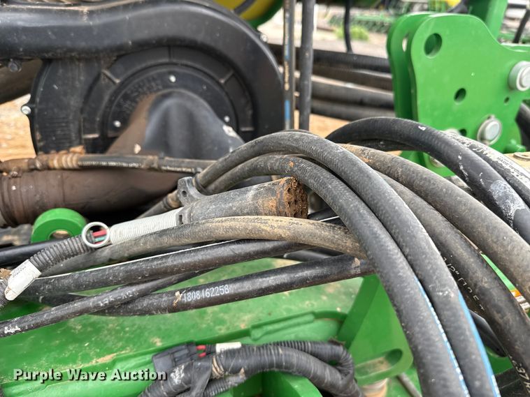 image for item ET6049 2018 John Deere 1725C Exact Emerge planter