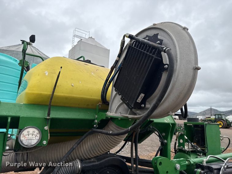 image for item ET6049 2018 John Deere 1725C Exact Emerge planter