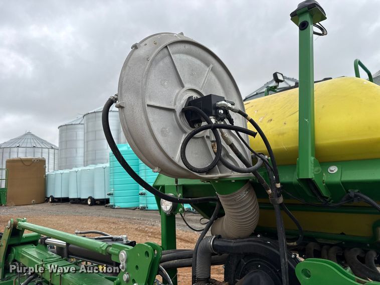 image for item ET6049 2018 John Deere 1725C Exact Emerge planter