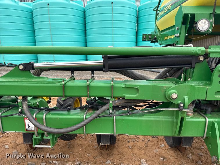 image for item ET6049 2018 John Deere 1725C Exact Emerge planter