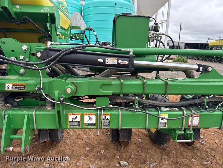 image for item ET6049 2018 John Deere 1725C Exact Emerge planter