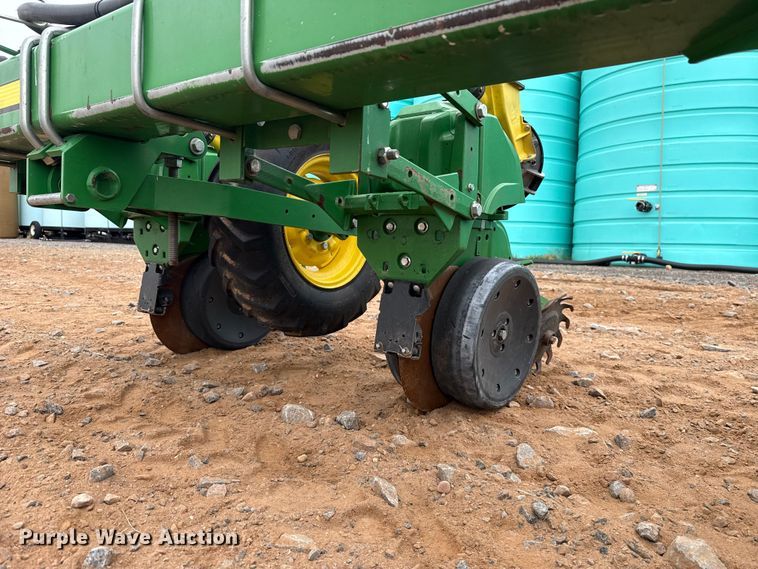 image for item ET6049 2018 John Deere 1725C Exact Emerge planter