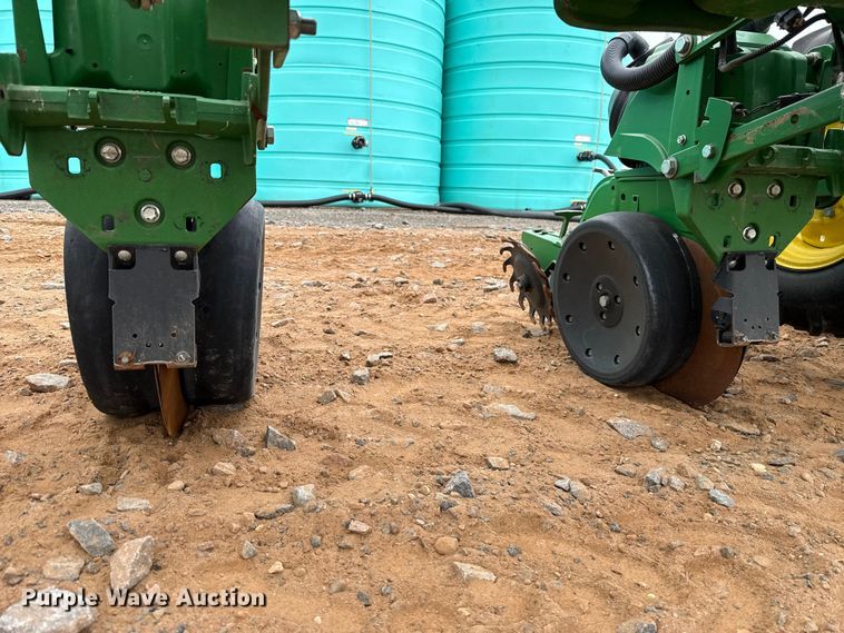 image for item ET6049 2018 John Deere 1725C Exact Emerge planter