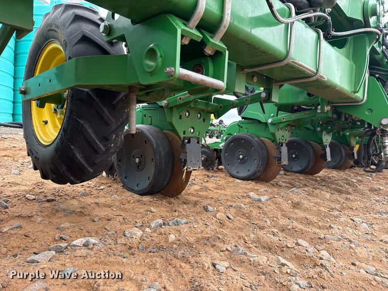 image for item ET6049 2018 John Deere 1725C Exact Emerge planter