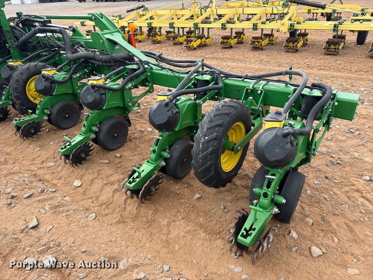 image for item ET6049 2018 John Deere 1725C Exact Emerge planter