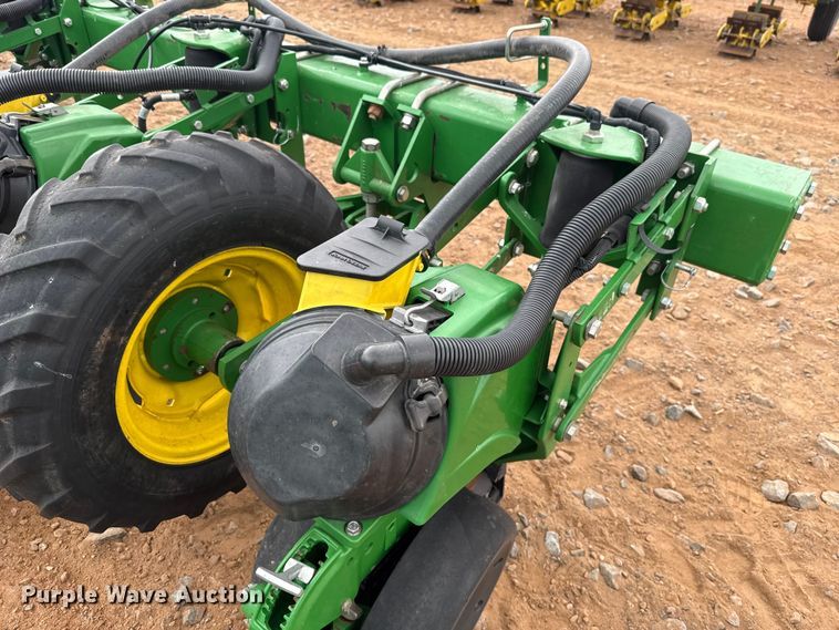 image for item ET6049 2018 John Deere 1725C Exact Emerge planter