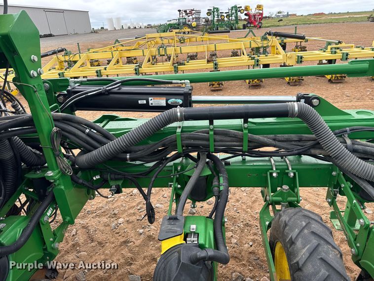 image for item ET6049 2018 John Deere 1725C Exact Emerge planter