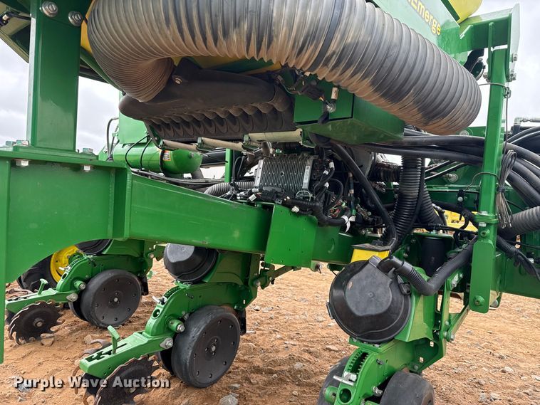 image for item ET6049 2018 John Deere 1725C Exact Emerge planter