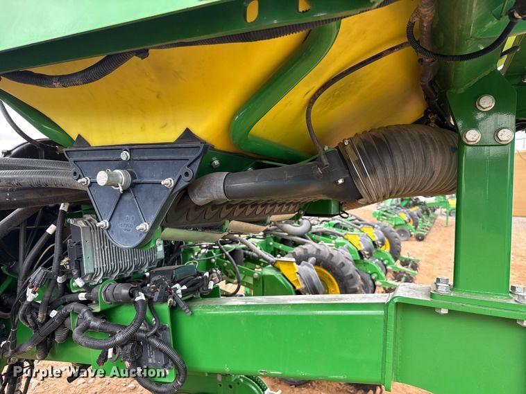 image for item ET6049 2018 John Deere 1725C Exact Emerge planter
