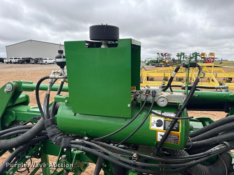 image for item ET6049 2018 John Deere 1725C Exact Emerge planter