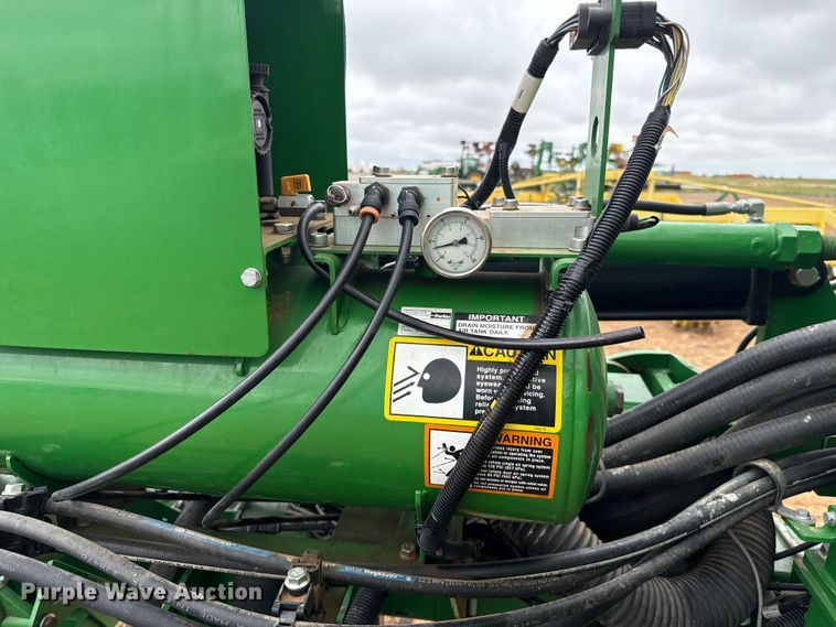 image for item ET6049 2018 John Deere 1725C Exact Emerge planter