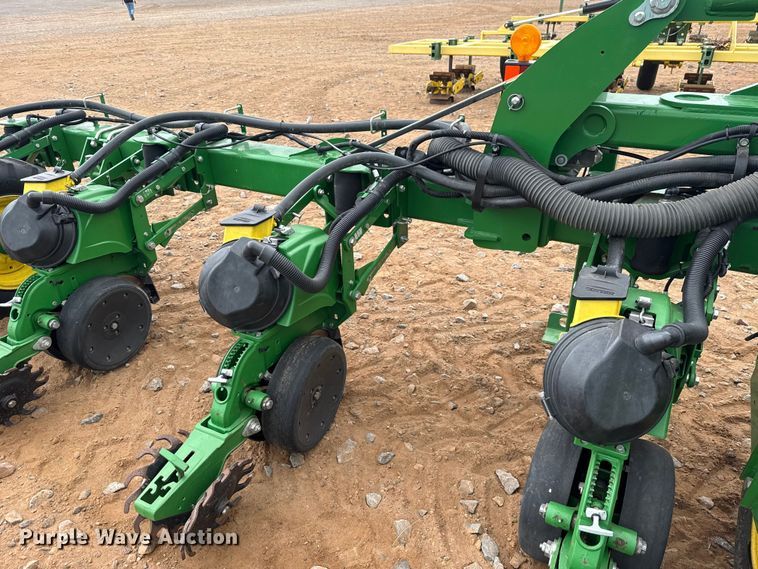 image for item ET6049 2018 John Deere 1725C Exact Emerge planter