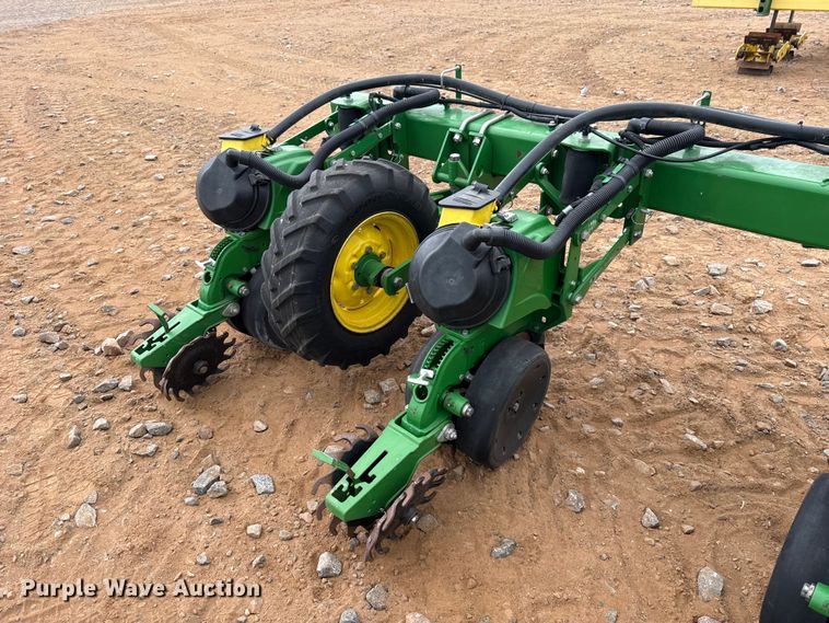 image for item ET6049 2018 John Deere 1725C Exact Emerge planter