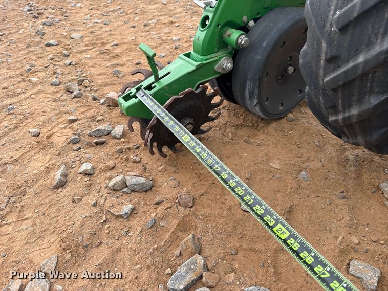 image for item ET6049 2018 John Deere 1725C Exact Emerge planter