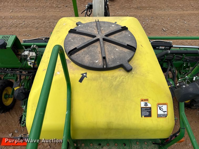 image for item ET6049 2018 John Deere 1725C Exact Emerge planter