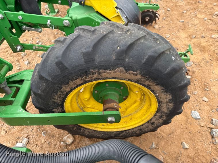 image for item ET6049 2018 John Deere 1725C Exact Emerge planter