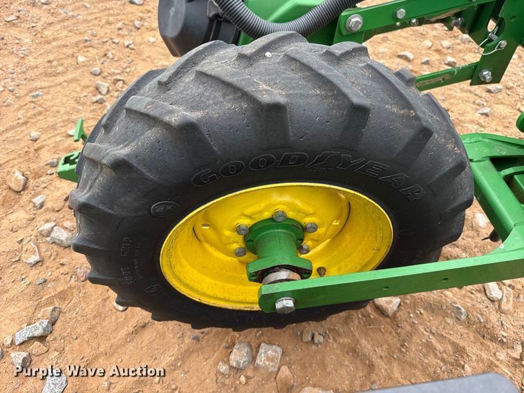 image for item ET6049 2018 John Deere 1725C Exact Emerge planter