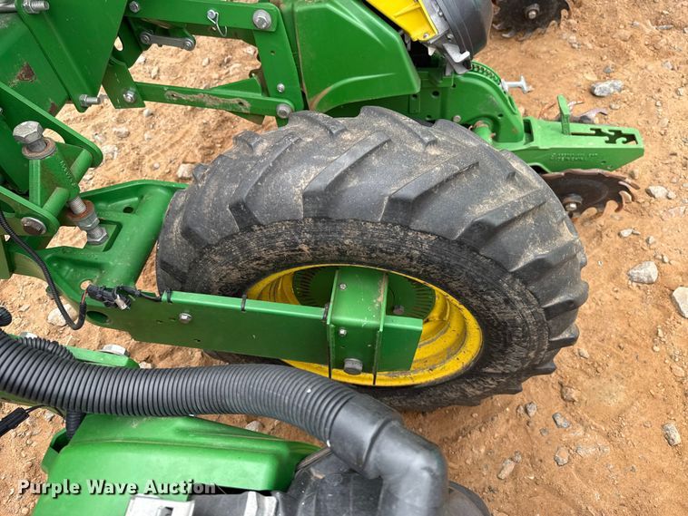 image for item ET6049 2018 John Deere 1725C Exact Emerge planter