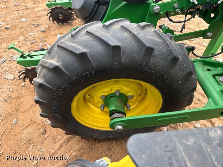 image for item ET6049 2018 John Deere 1725C Exact Emerge planter