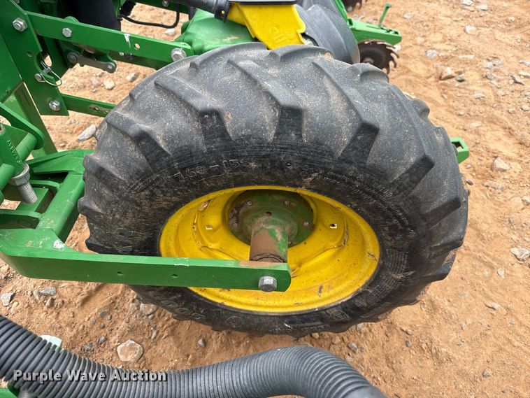 image for item ET6049 2018 John Deere 1725C Exact Emerge planter