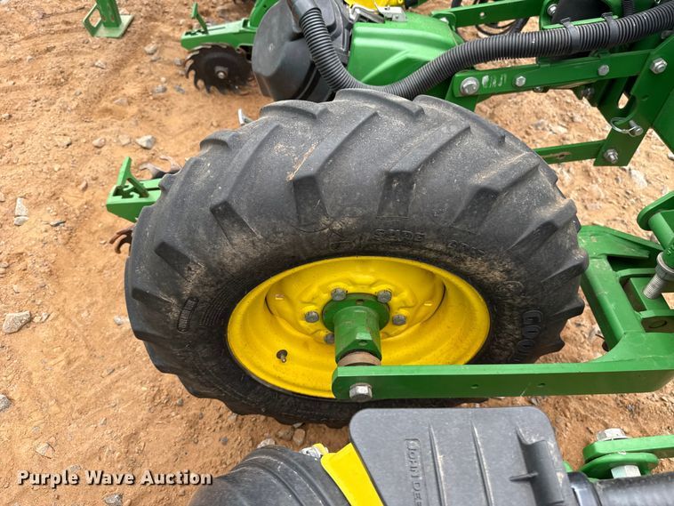 image for item ET6049 2018 John Deere 1725C Exact Emerge planter