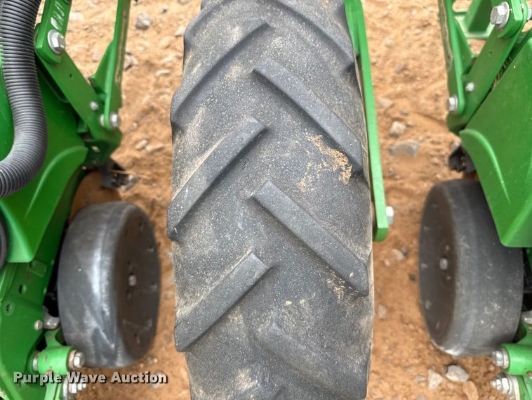 image for item ET6049 2018 John Deere 1725C Exact Emerge planter