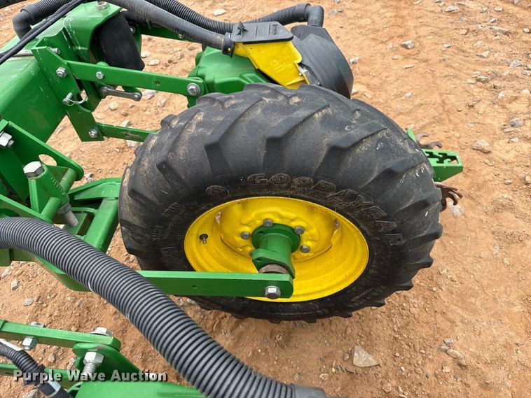 image for item ET6049 2018 John Deere 1725C Exact Emerge planter