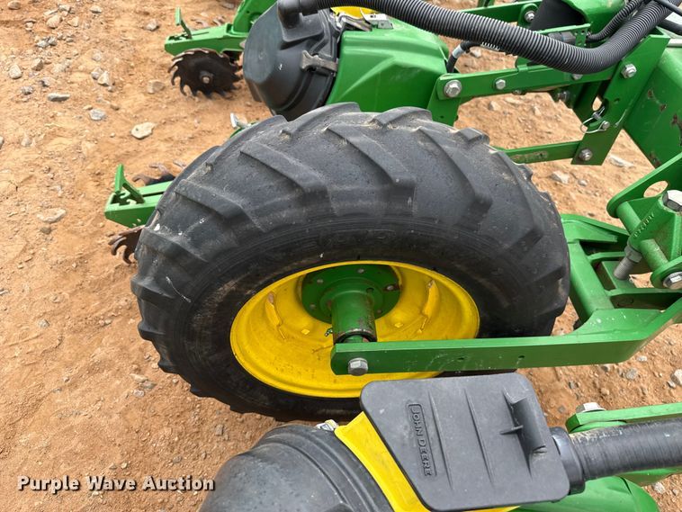 image for item ET6049 2018 John Deere 1725C Exact Emerge planter