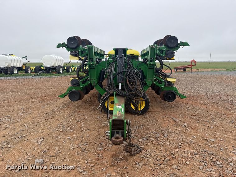 image for item ET6050 2015 John Deere DB120 planter