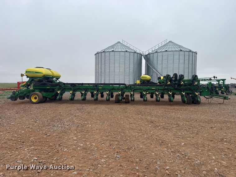 image for item ET6050 2015 John Deere DB120 planter