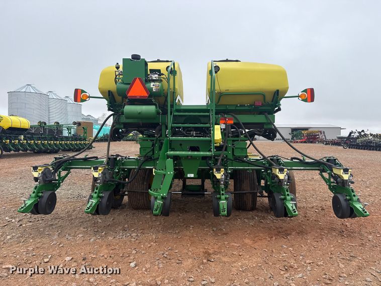 image for item ET6050 2015 John Deere DB120 planter