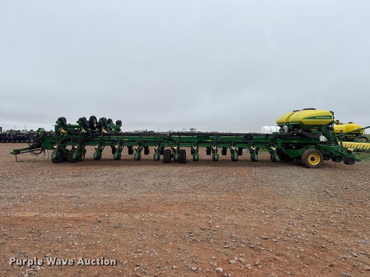 image for item ET6050 2015 John Deere DB120 planter