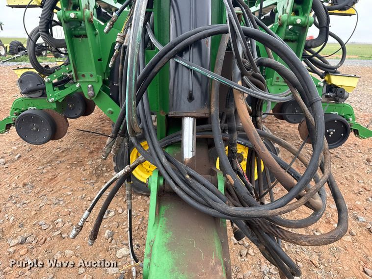 image for item ET6050 2015 John Deere DB120 planter