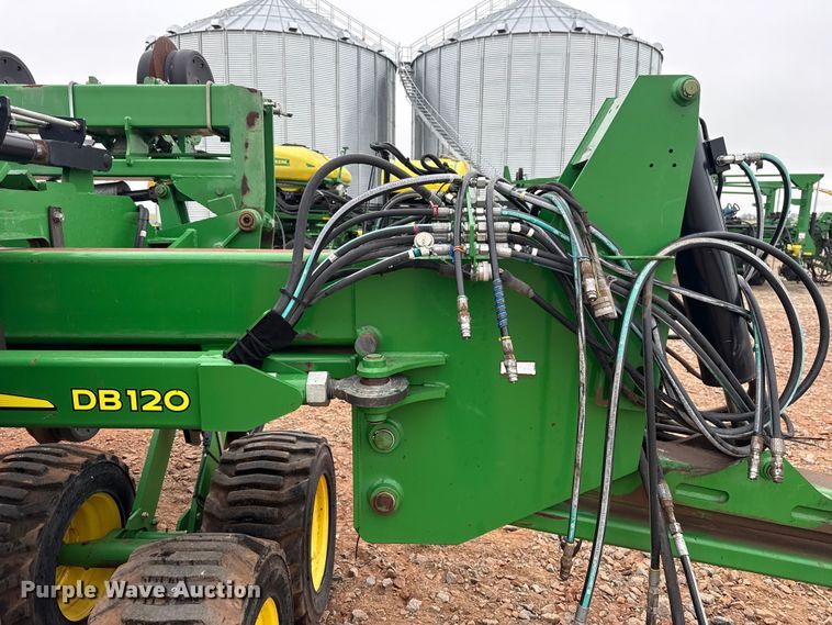 image for item ET6050 2015 John Deere DB120 planter