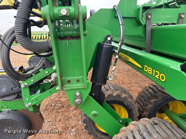 image for item ET6050 2015 John Deere DB120 planter