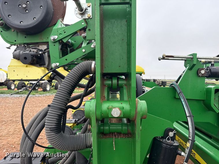 image for item ET6050 2015 John Deere DB120 planter