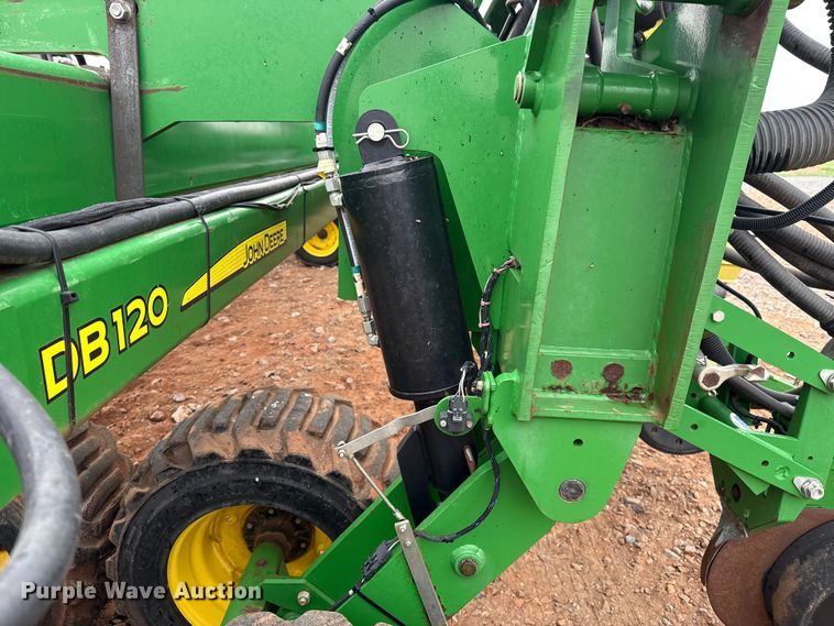 image for item ET6050 2015 John Deere DB120 planter