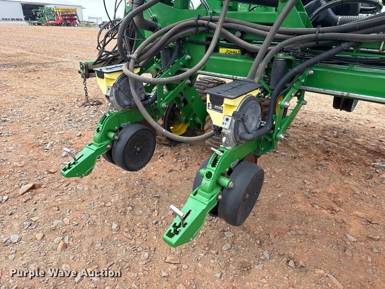 image for item ET6050 2015 John Deere DB120 planter