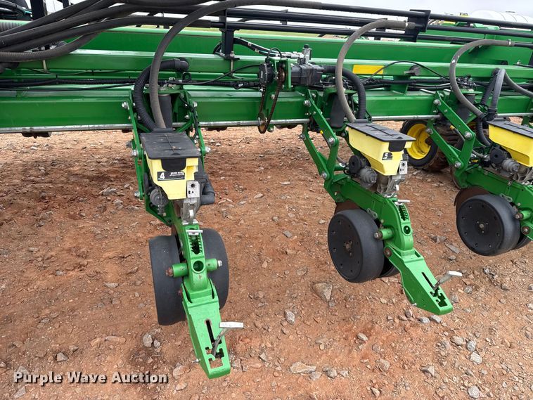 image for item ET6050 2015 John Deere DB120 planter
