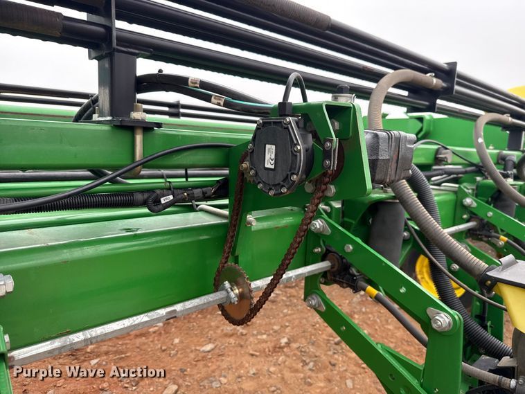 image for item ET6050 2015 John Deere DB120 planter
