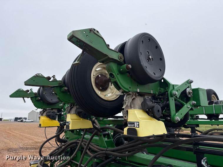 image for item ET6050 2015 John Deere DB120 planter