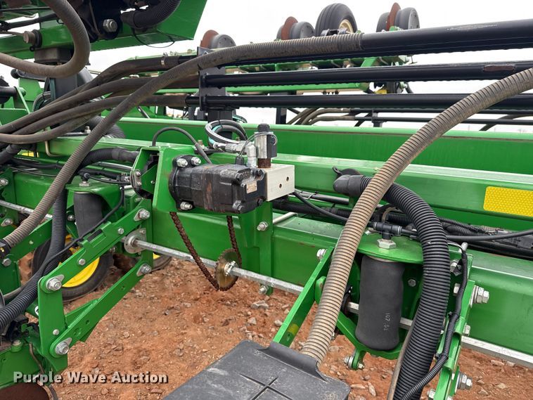 image for item ET6050 2015 John Deere DB120 planter
